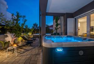 Bazén v ubytování House with pool Ledenko nebo v jeho okolí
