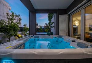 Bazén v ubytování House with pool Ledenko nebo v jeho okolí