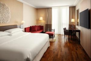 Postel nebo postele na pokoji v ubytování Sheraton Bratislava Hotel