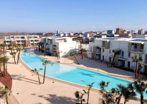 an aerial view of a resort with a swimming pool at Wave Island! Luxury resort a Jesolo - Piscina e Park free! in Lido di Jesolo