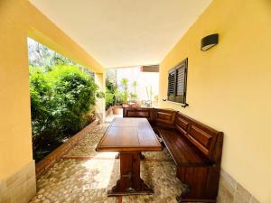 a wooden table sitting in the corner of a building at L'Angolo del Saraceno in Carini