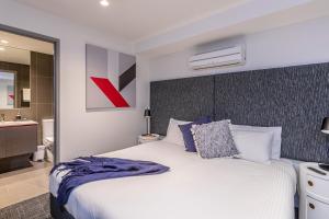Postel nebo postele na pokoji v ubytování Corporate Living Accommodation Abbotsford