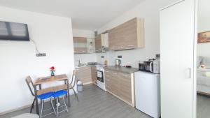 Kuchyň nebo kuchyňský kout v ubytování LilLy HOME 36