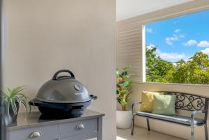 The Edge - Just Steps To Cairns Esplanade Frontage的休息区