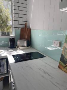 מטבח או מטבחון ב-Modern studio with private patio