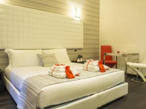 A bed or beds in a room at Navona Living Rome
