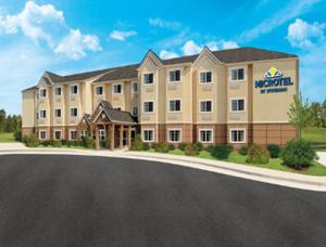 een weergave van een mgm hotel bij Microtel Inn & Suites by Wyndham Altoona in Altoona