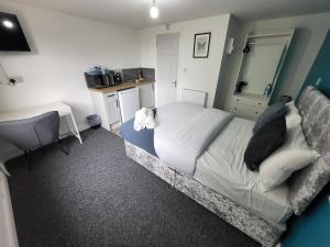 a bedroom with a bed and a desk and a chair at Stay Sleep Rest - Forest Road in Nottingham