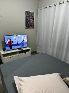 Μια τηλεόραση ή/και κέντρο ψυχαγωγίας στο 8- Studio prox Uel e Shop catuai