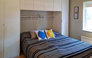 Ένα ή περισσότερα κρεβάτια σε δωμάτιο στο 3 Bedroom Nice Home In Sankt Anna