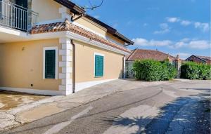 Το κτήριο όπου στεγάζεται  το διαμέρισμα