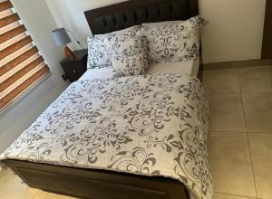 Ένα ή περισσότερα κρεβάτια σε δωμάτιο στο Beaufort Ridge Apartment Accra
