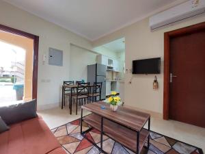TV a/nebo společenská místnost v ubytování Las Cabanas Apartment