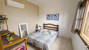 Ένα ή περισσότερα κρεβάτια σε δωμάτιο στο Bella Praia apartamento Golfinho
