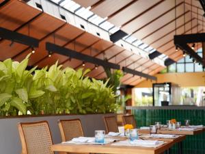 ห้องอาหารหรือที่รับประทานอาหารของ Cross Paasha Bali Seminyak