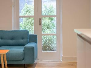 Зона вітальні в Pass the Keys Stylish West End Detached Mews