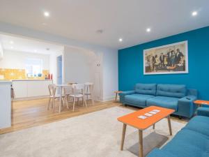 Зона вітальні в Pass the Keys Stylish West End Detached Mews