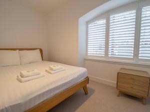 Ліжко або ліжка в номері Pass the Keys Stylish West End Detached Mews