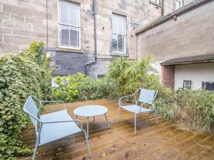 Сад в Pass the Keys Stylish West End Detached Mews