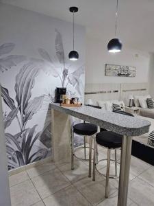 a kitchen with a counter and stools in a room at Diseño y confort Monoambiente a pasos del Río! in Santa Fe