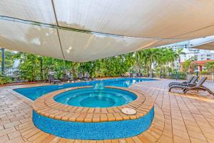 The swimming pool at or close to Harbourfront Resort - King Studio with Balcony & Pool Még 4 kép