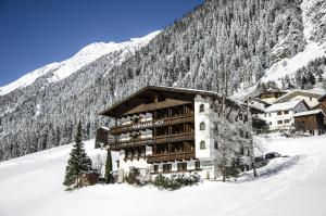 Nespecifikovaný výhled na hory nebo výhled na hory při pohledu z hotelu