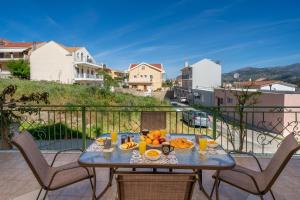 a table with a bowl of fruit on a balcony at La Casa De Agathi in Argostoli