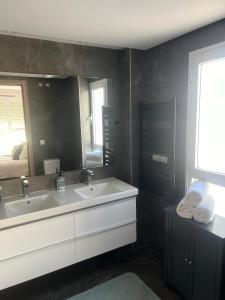 a bathroom with a sink and a mirror at Casa del Golf in La Alcaidesa