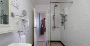 Koupelna v ubytování Beau Vallon Studios - Apartments Vacation Rentals