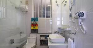 Koupelna v ubytování Beau Vallon Studios - Apartments Vacation Rentals