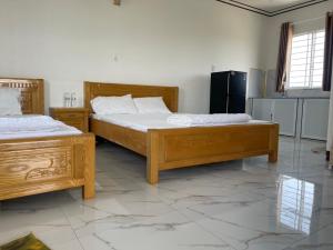 Postel nebo postele na pokoji v ubytování Khách sạn An Thịnh