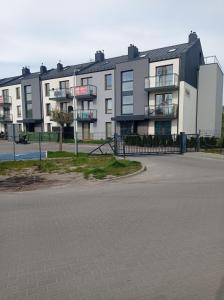 an empty parking lot in front of a building at Apartament Reda in Reda