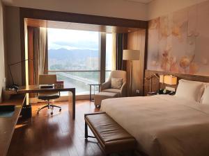 Postel nebo postele na pokoji v ubytování Crowne Plaza Fuzhou Riverside by IHG