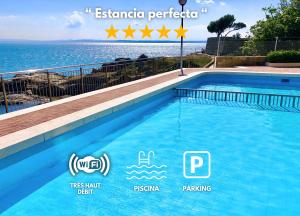 Bazén v ubytování Magnifique appartement en front de mer, Caneylles nebo v jeho okolí