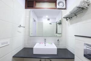 Koupelna v ubytování Hotel Blessings On road Near New Delhi Railway Station Renovated 2025 May