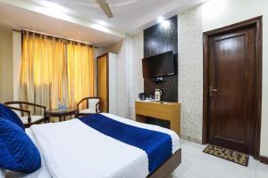 Postel nebo postele na pokoji v ubytování Hotel Blessings On road Near New Delhi Railway Station Renovated 2025 May