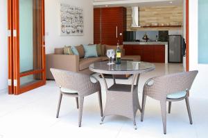 a dining table and chairs in a living room at Smart Comfort Apartments in Sanur