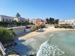 a view of a beach with buildings and water at Appartamento Stapane by Palazzo Stapane in Galatone