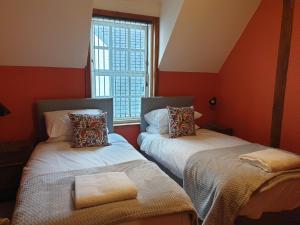 Postel nebo postele na pokoji v ubytování Lime Tree Hotel