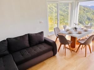 a living room with a couch and a table at Frankenberg Ferienwohnung in Aschbach