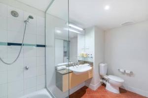 Bagno di Two Adjacent King Suites with a Breezy Balcony