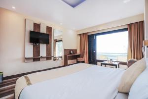 Green Valley Resort Mashobra By AN Hotels tesisinde bir odada yatak veya yataklar