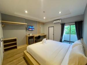 Postel nebo postele na pokoji v ubytování Klaang Muang Hotel (โรงแรมกลางเมือง)