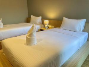 Postel nebo postele na pokoji v ubytování Klaang Muang Hotel (โรงแรมกลางเมือง)
