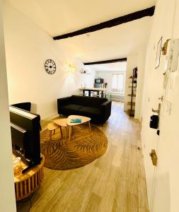 a living room with a couch and a table at COCON CENTRAL - Cathédrale & Castillet - Parking Gratuit - Wifi in Perpignan