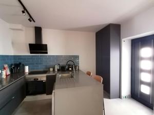 Kuchyň nebo kuchyňský kout v ubytování Casa do Favinha