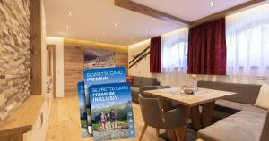 Ruang duduk di Alp Chalet in Kappl bei Ischgl