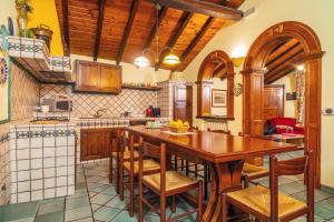 Kuchyň nebo kuchyňský kout v ubytování Etna Nina's Home