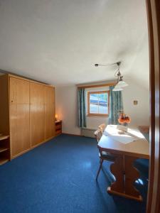 an empty room with a table and a window at Bauernhof Helpferer in Ramsau am Dachstein