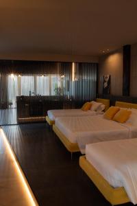 a hotel room with two beds in a room at Spera Luxury in Monreale